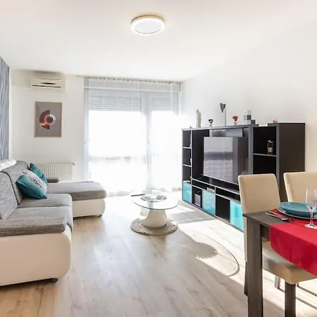 Sunny And Pet Friendly 1bedr Close To The Centre * Budapest
